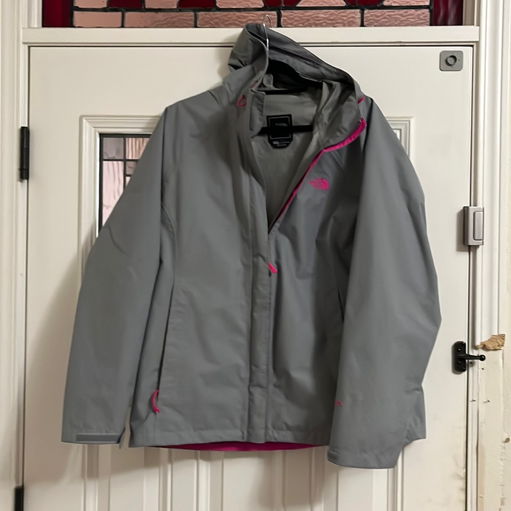 The North Face Women's HyVent 2.5L Grey Rain Jacket / Windbreaker (XL)